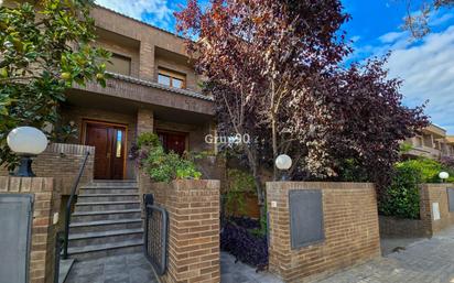 Vista exterior de Casa adosada en venda en  Lleida Capital amb Aire condicionat i Balcó