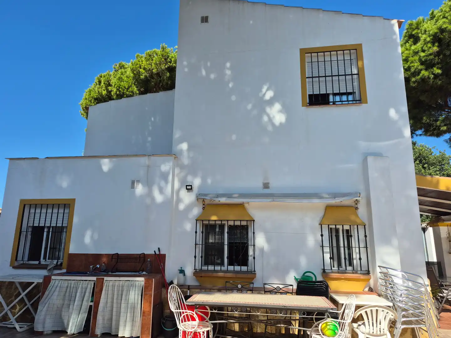 Vista exterior de Edificio en venta en Chiclana de la Frontera