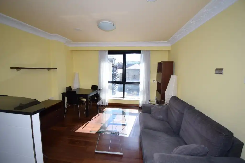 Sala de estar de Apartamento en venta en A Coruña Capital  con Calefacción, Trastero y Amueblado