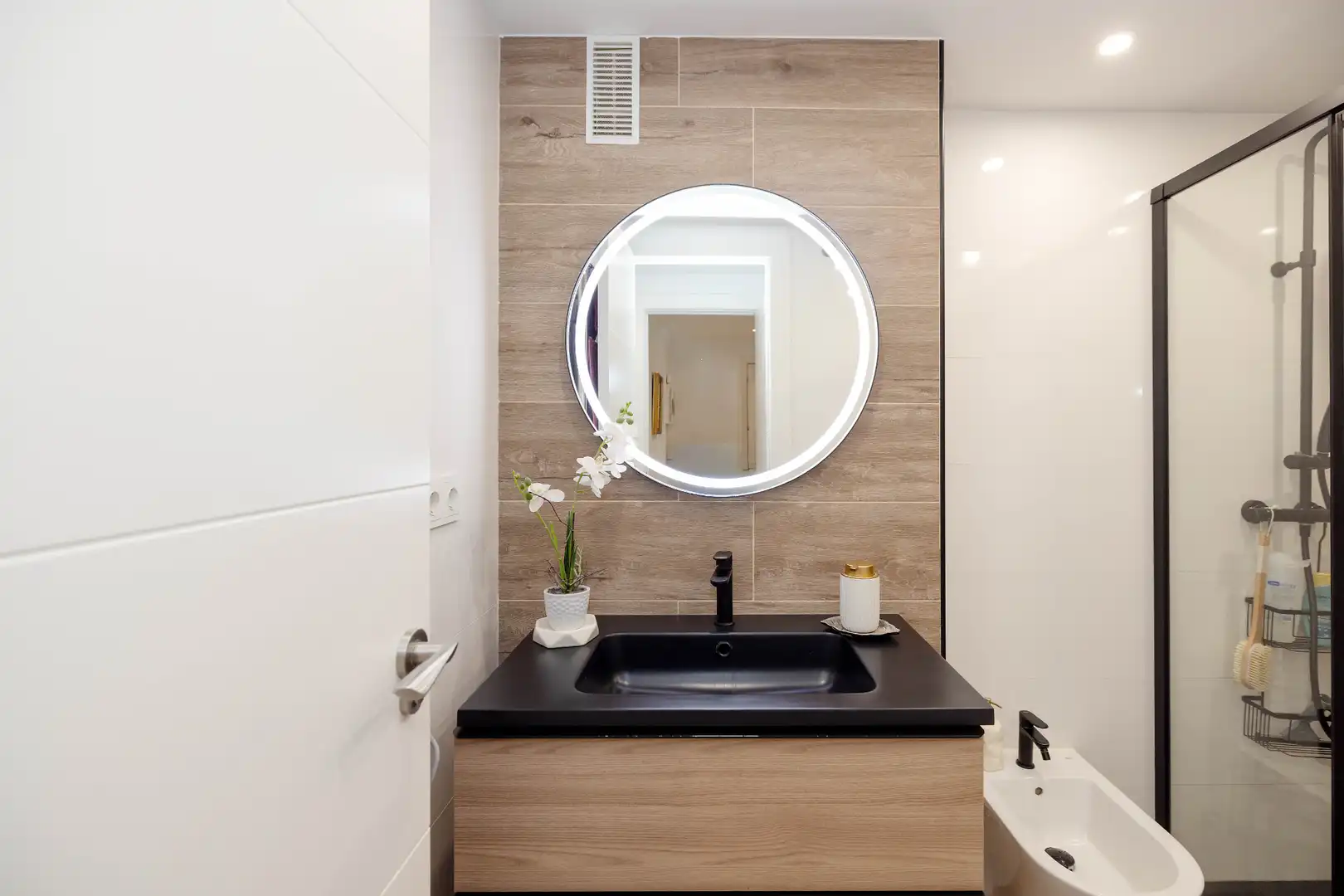 Bathroom of Ground floor for sale in Marbella  with Air Conditioner, Heating and Private garden