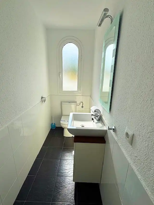 Baño de Casa o chalet en venta en L'Escala con Aire acondicionado, Calefacción y Jardín privado