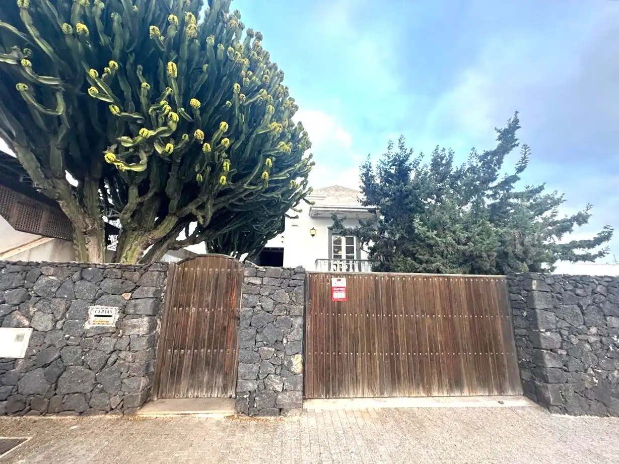 Vista exterior de Piso en venta en Teguise