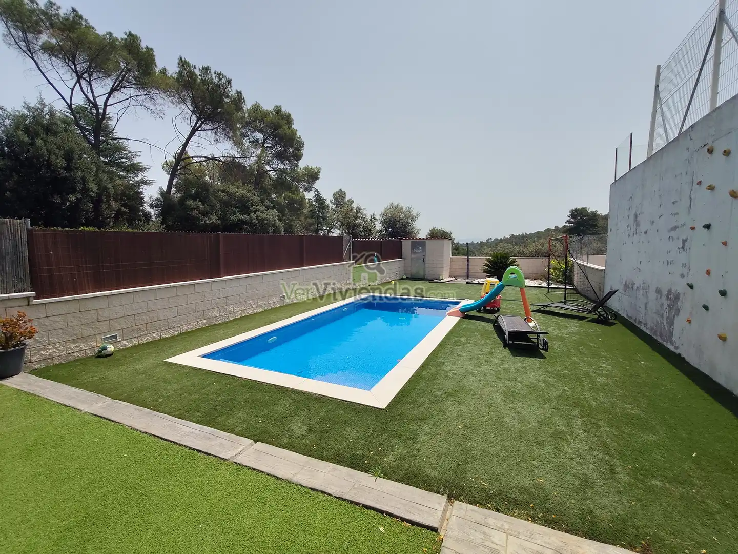 Piscina de Casa adosada en venda en Castellar del Vallès amb Calefacció, Jardí privat i Terrassa