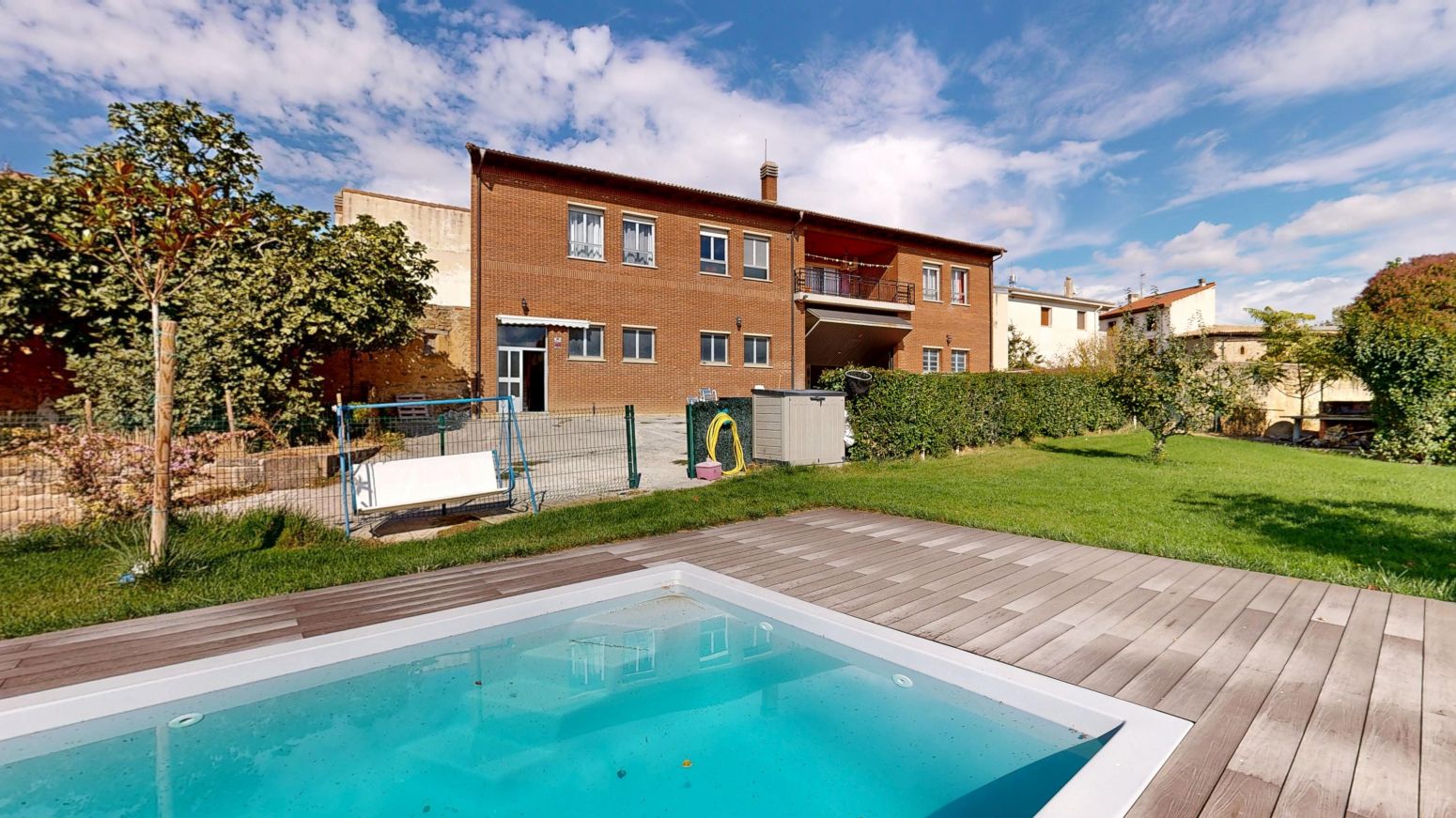 Piscina de Casa o xalet en venda en Olóriz / Oloritz amb Calefacció, Jardí privat i Terrassa
