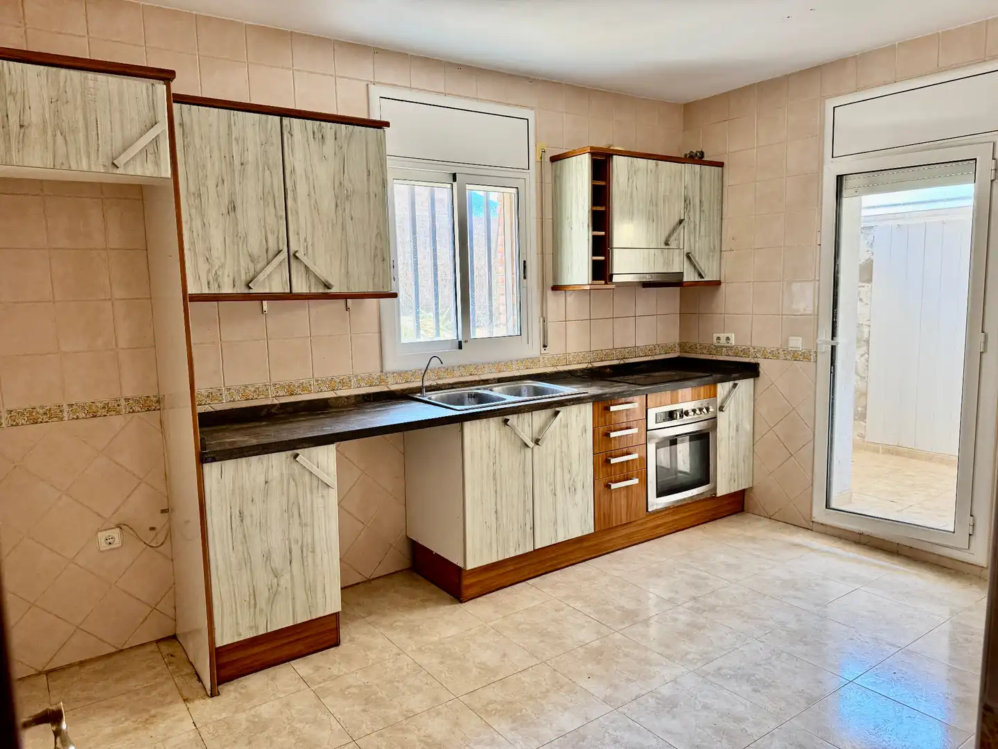 Küche von Einfamilien-Reihenhaus zum Verkauf in Calafell mit Heizung, Privatgarten und Terrasse