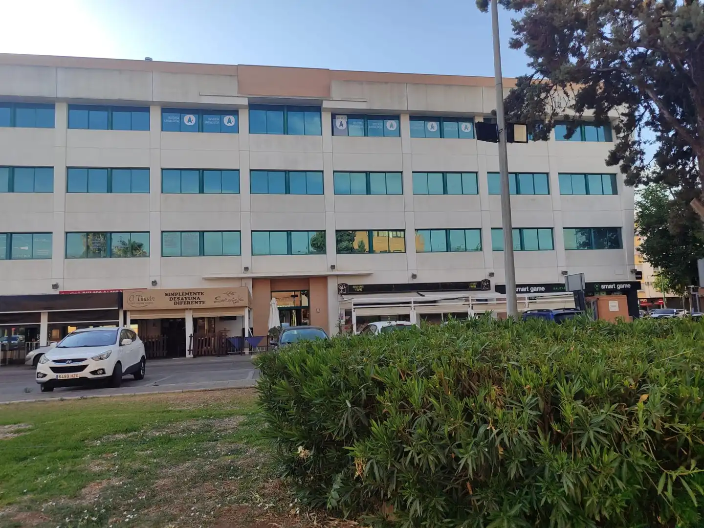 Vista exterior de Oficina de alquiler en Sevilla con Aire acondicionado