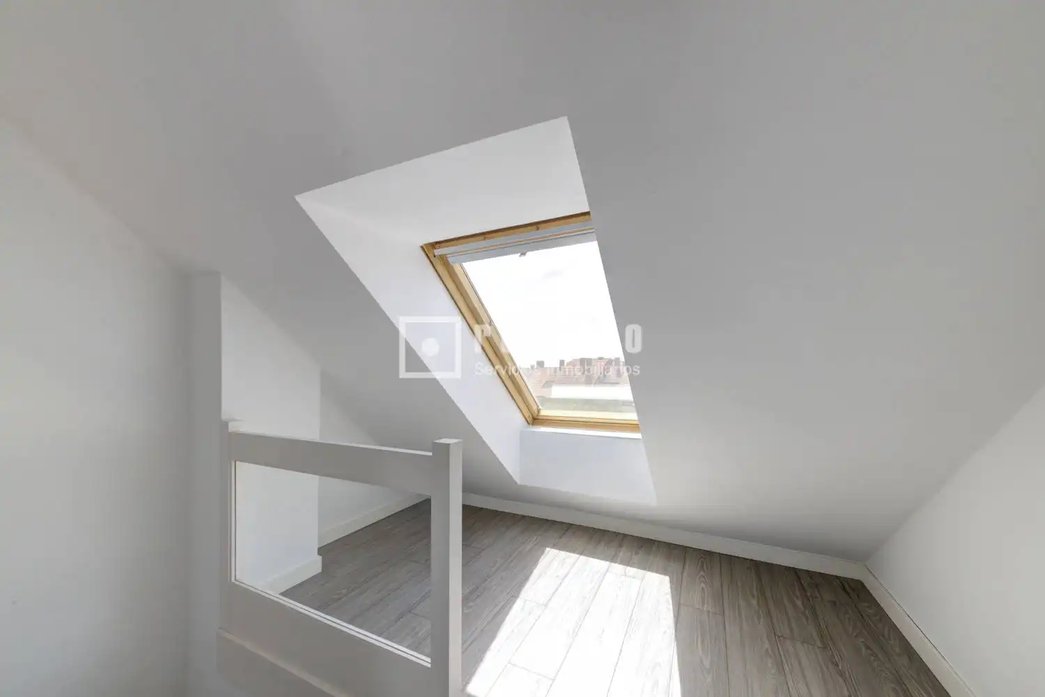 Habitación de Ático en venta en Pozuelo de Alarcón con Calefacción, Jardín privado y Terraza
