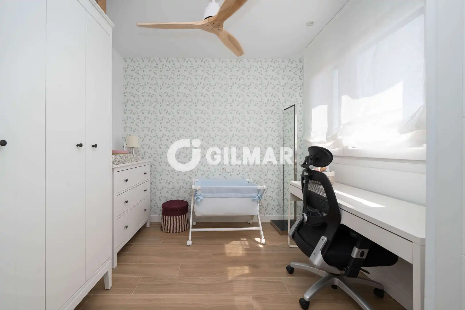 Habitación de Casa adosada en venta en Madrid con Calefacción, Jardín privado y Piscina