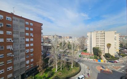 Vista exterior de Pis en venda en Alcorcón amb Aire condicionat, Calefacció i Parquet