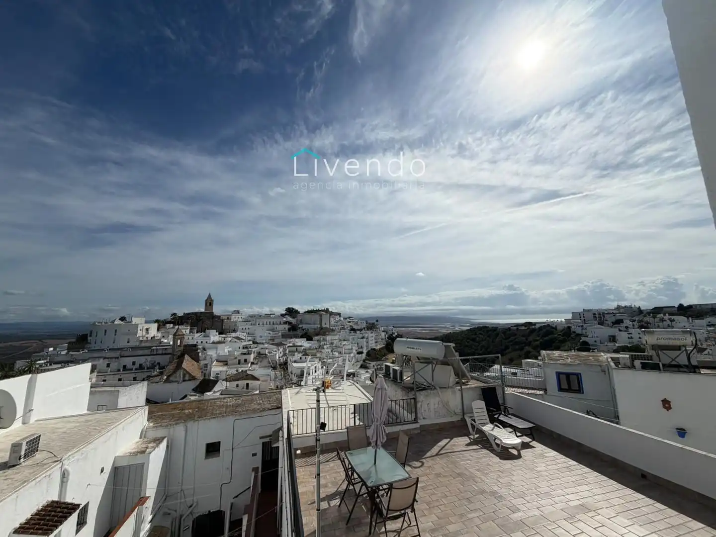 Vista exterior de Casa o xalet en venda en Vejer de la Frontera amb Terrassa, Traster i Moblat
