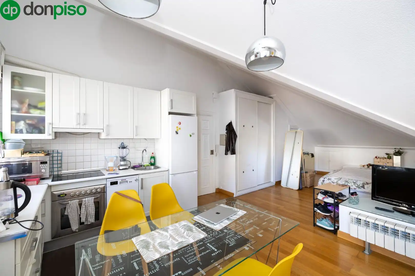 Cocina de Estudio en venta en Granada con Terraza y Balcón