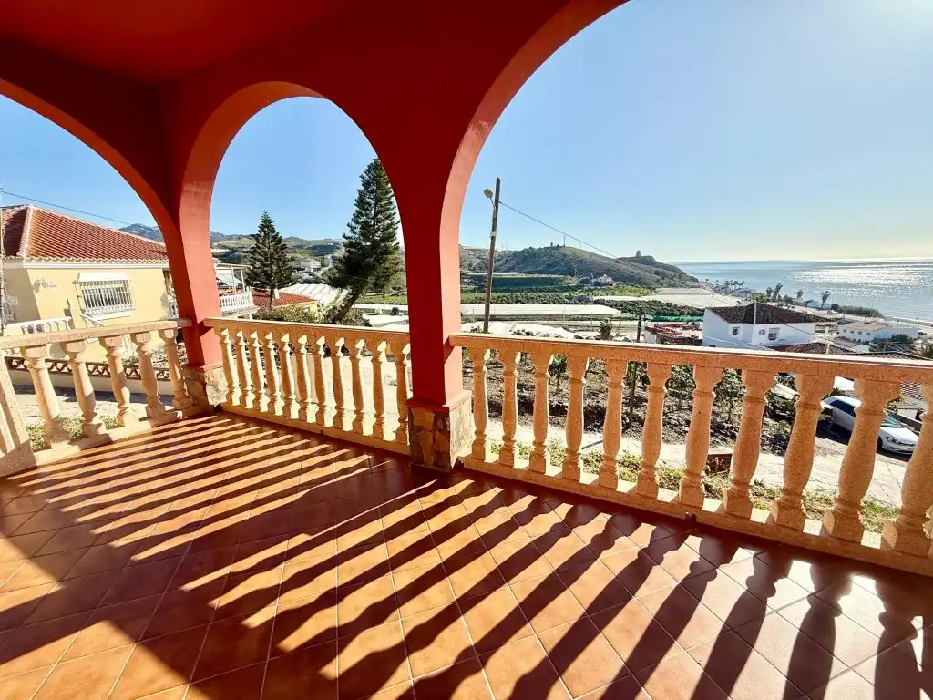 Vista exterior de Casa o xalet en venda en Vélez-Málaga amb Aire condicionat i Terrassa