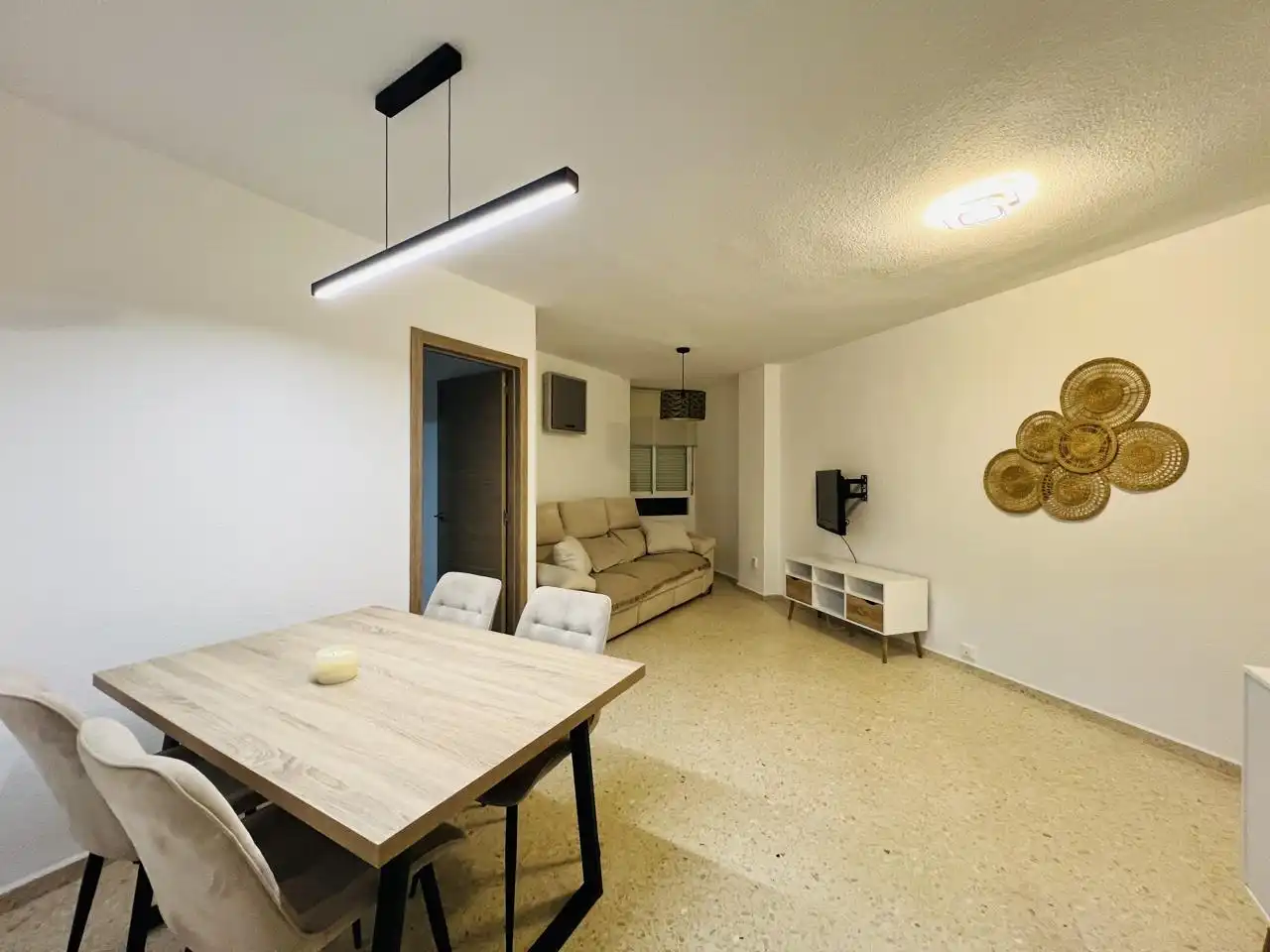 Flat for rent in De Demóstenes, El Cónsul - Ciudad Universitaria - El Romeral