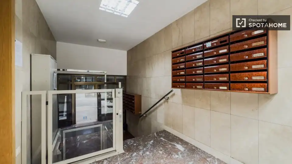 Flat for rent in Barcelona  with Air Conditioner, Heating and Furnished