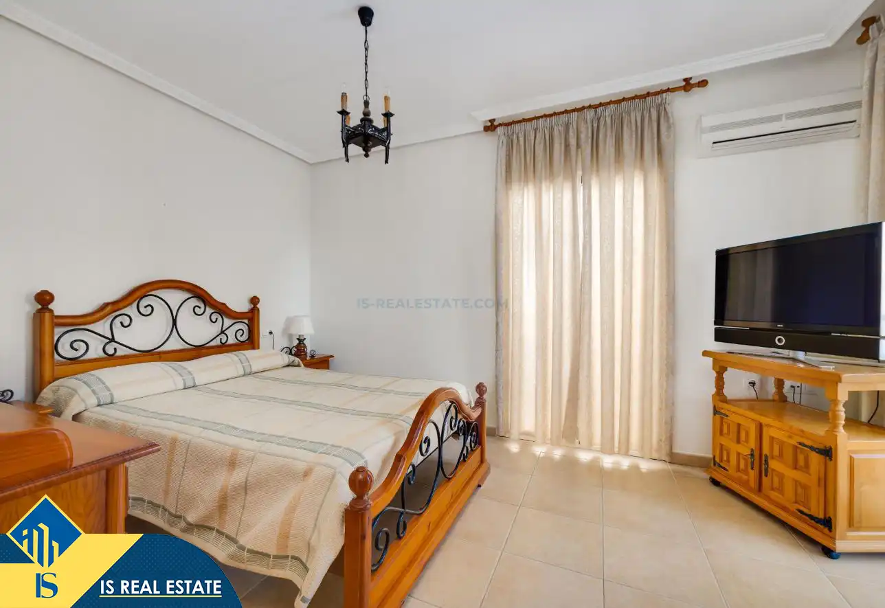 Dormitori de Casa adosada en venda en Torrevieja amb Aire condicionat, Calefacció i Terrassa