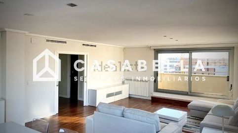 CASABELLA INMOBILIARIA vende estupendo Ático Dúplex con vistas sensacionales a la Ciudad de Valencia y al Puerto Zona Quatre Carre