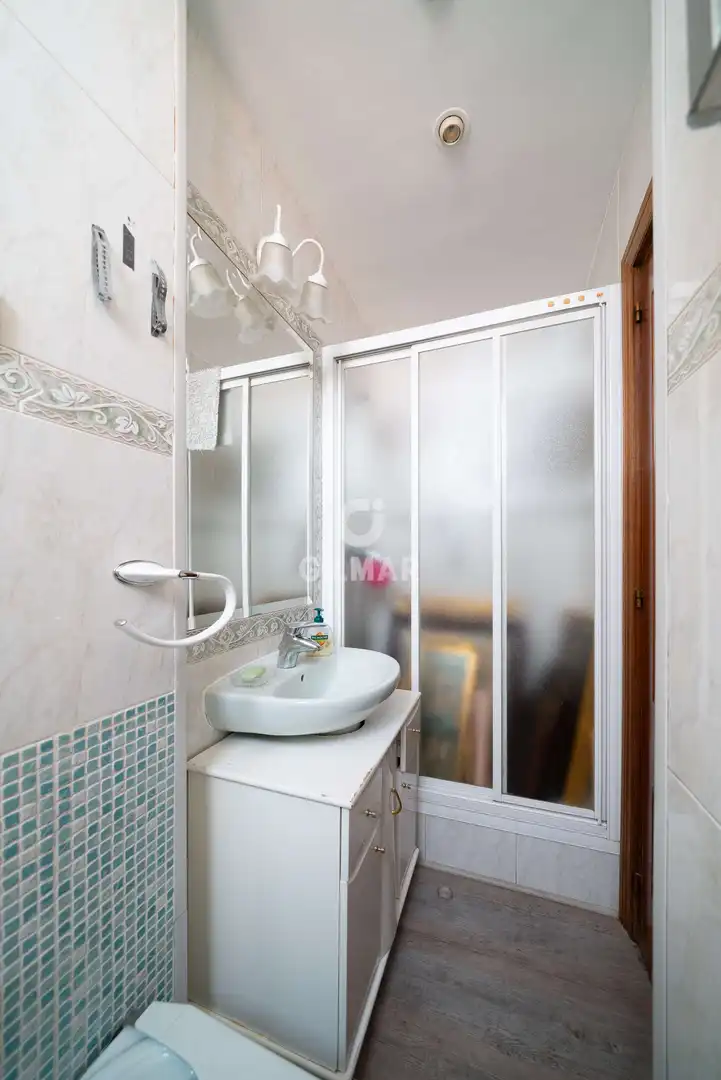 Baño de Piso en venta en Madrid con Calefacción y Trastero
