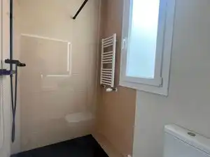 Badezimmer von Dachboden zum Verkauf in Madrid mit Klimaanlage, Heizung und Terrasse