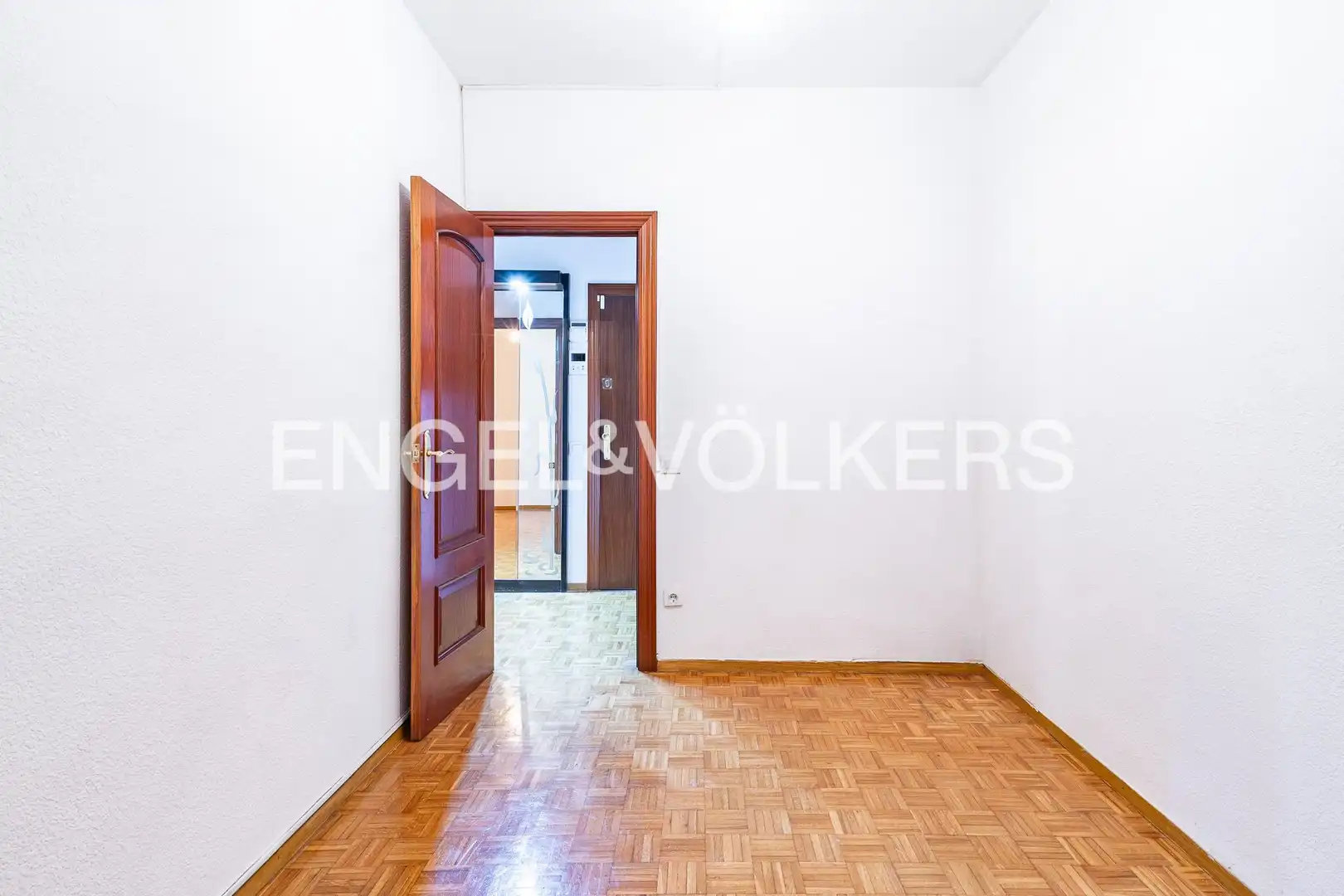 Wohnung zum Verkauf in Barcelona mit Klimaanlage, Heizung und Parkett