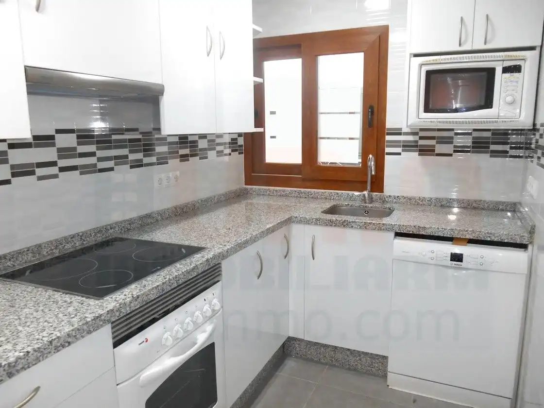 Cuina de Pis de lloguer en Oviedo  amb Calefacció, Parquet i Forn