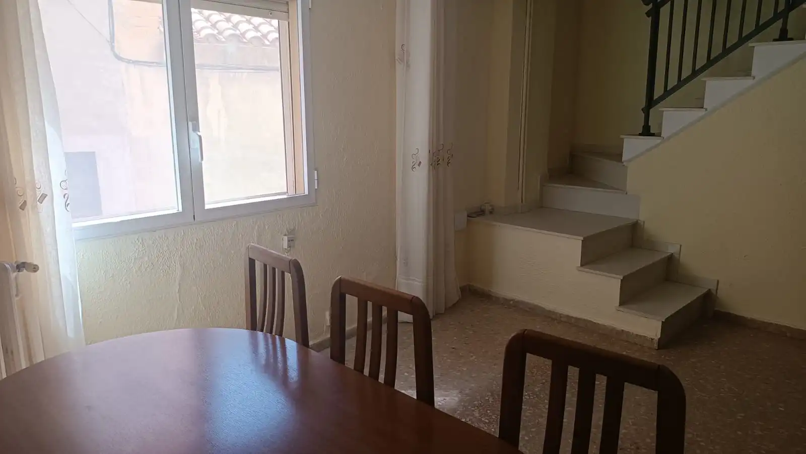 Menjador de Casa adosada en venda en Flix amb Aire condicionat, Calefacció i Terrassa