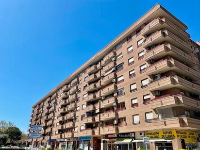 Vista exterior de Àtic en venda en  Zaragoza Capital amb Terrassa i Balcó