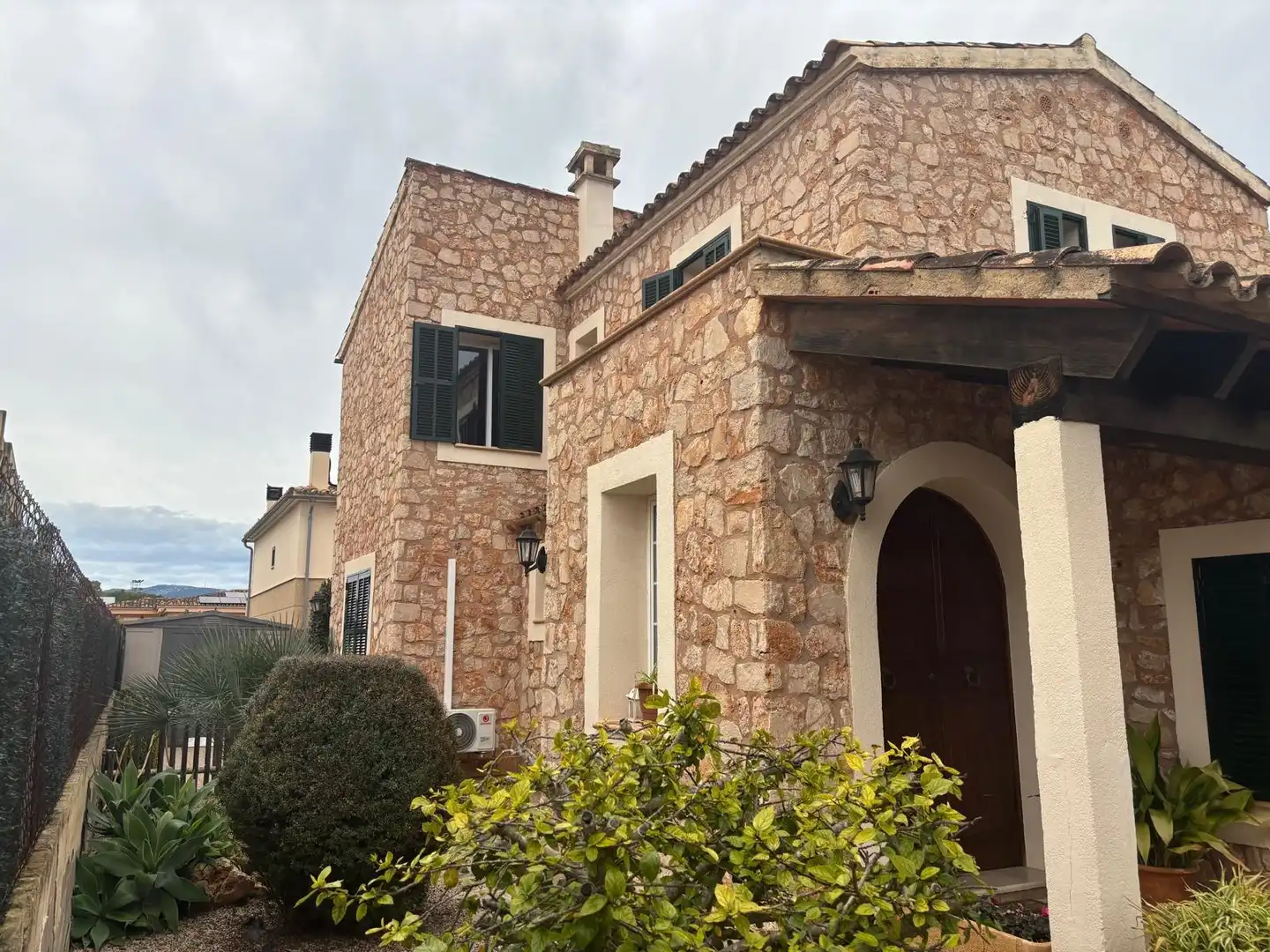 Vista exterior de Casa o xalet en venda en Marratxí amb Aire condicionat, Calefacció i Jardí privat