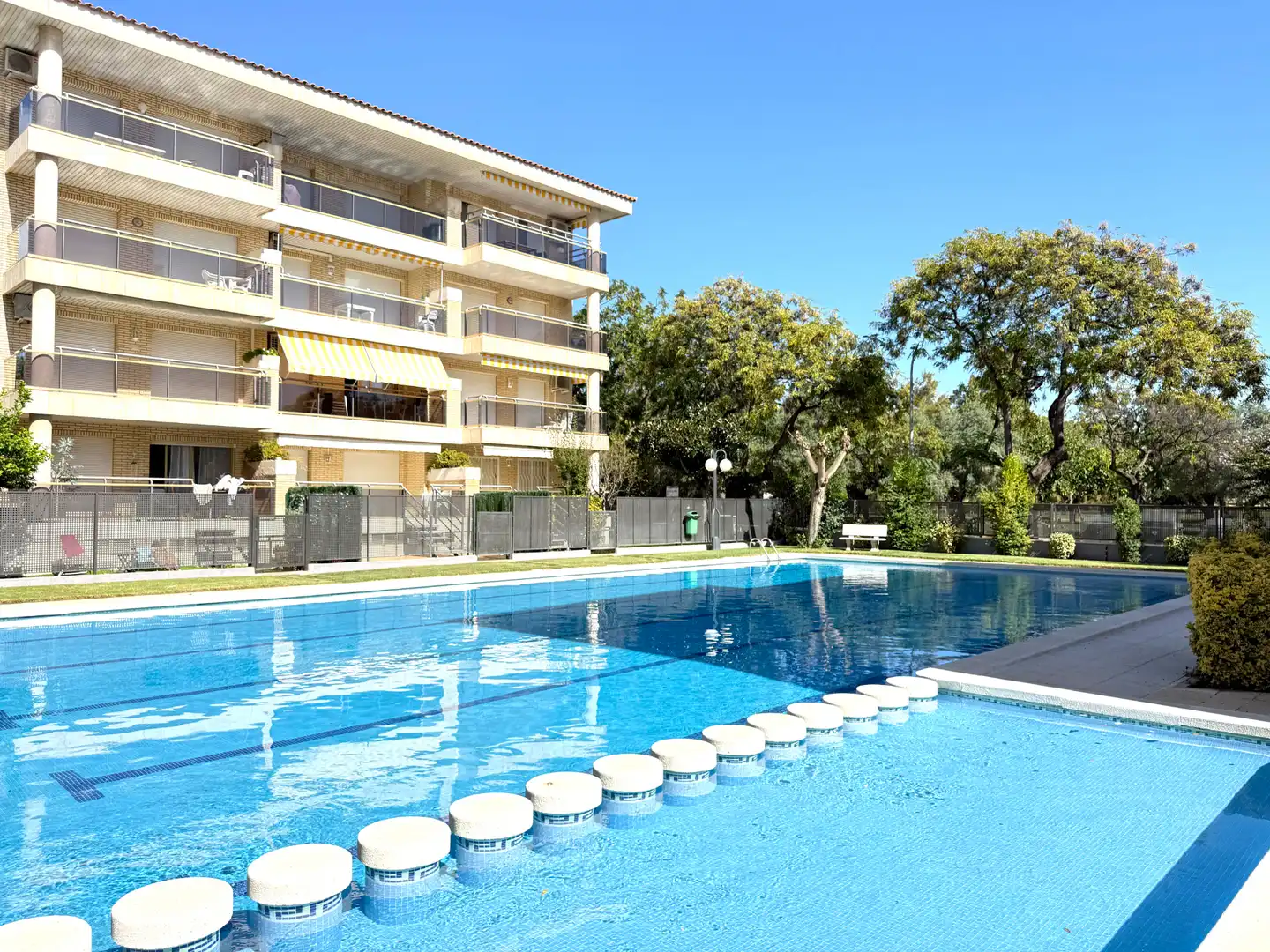 Pis amb piscina en venda a Carrer Anoia