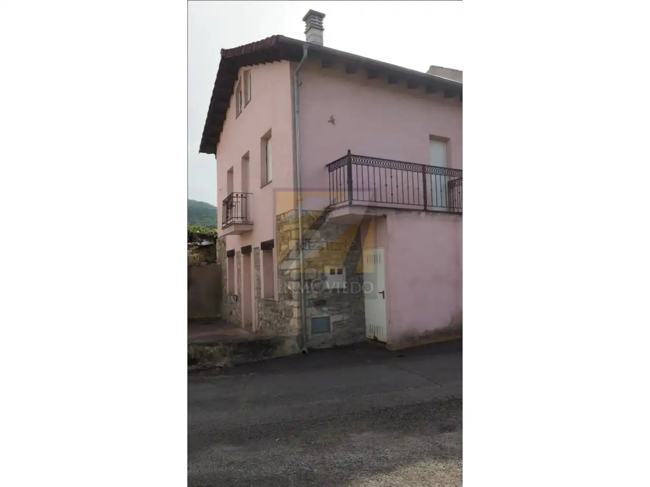 Vista exterior de Casa o xalet en venda en Oviedo  amb Terrassa