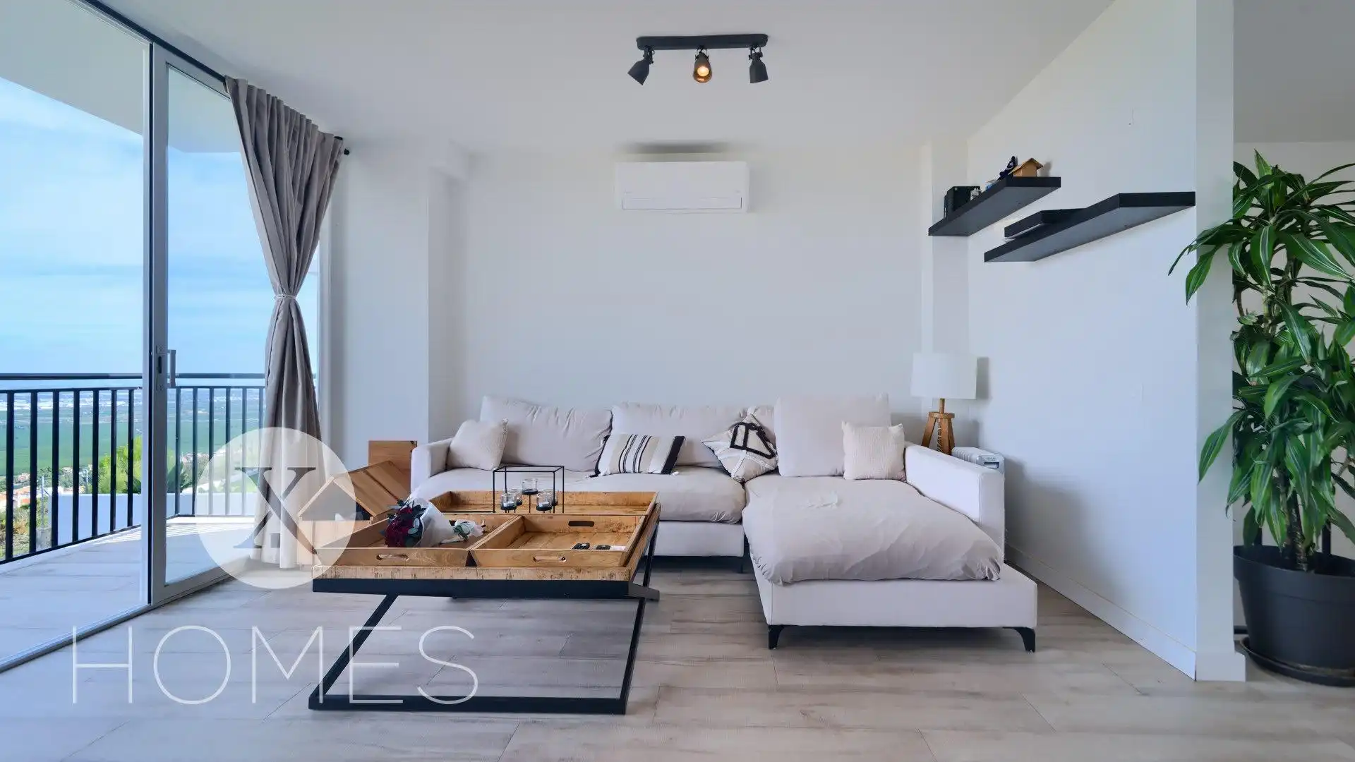 Sala d'estar de Casa o xalet en venda en Chiva amb Aire condicionat, Jardí privat i Terrassa