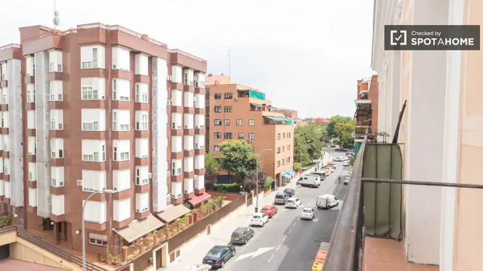 Vista exterior de Piso de alquiler en Madrid con Aire acondicionado, Calefacción y Amueblado