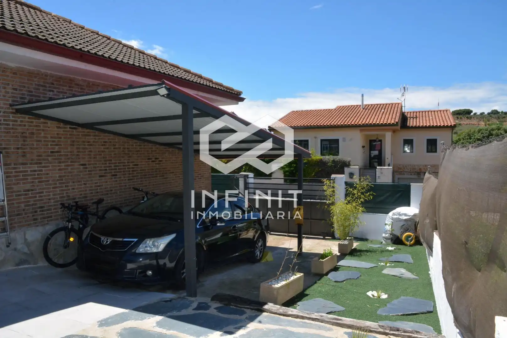 Parking of Houses for sale in Yebes  with Air Conditioner, Heating and Private garden