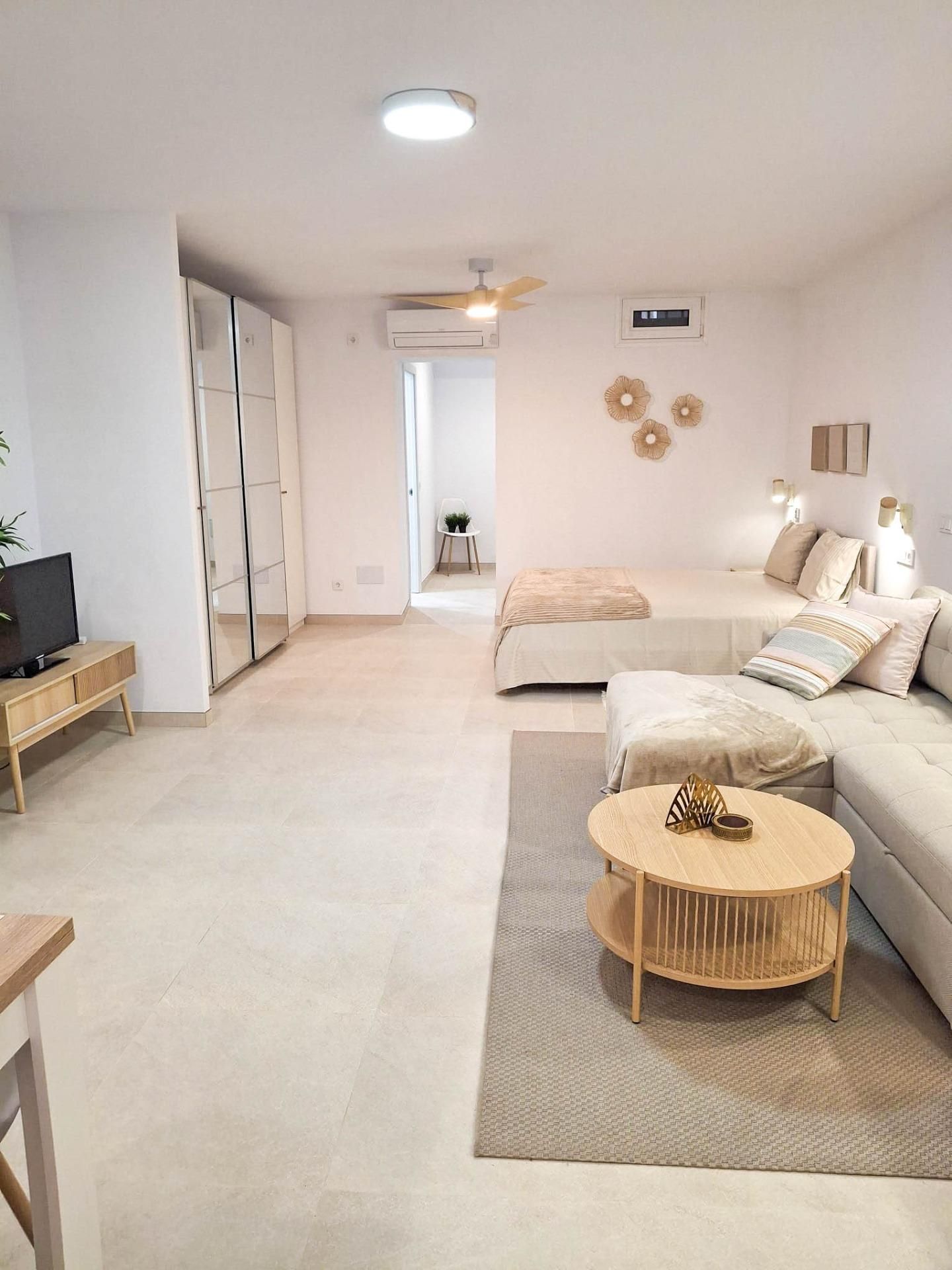 Bedroom of Flat for sale in  Palma de Mallorca  with Air Conditioner, Heating and Balcony