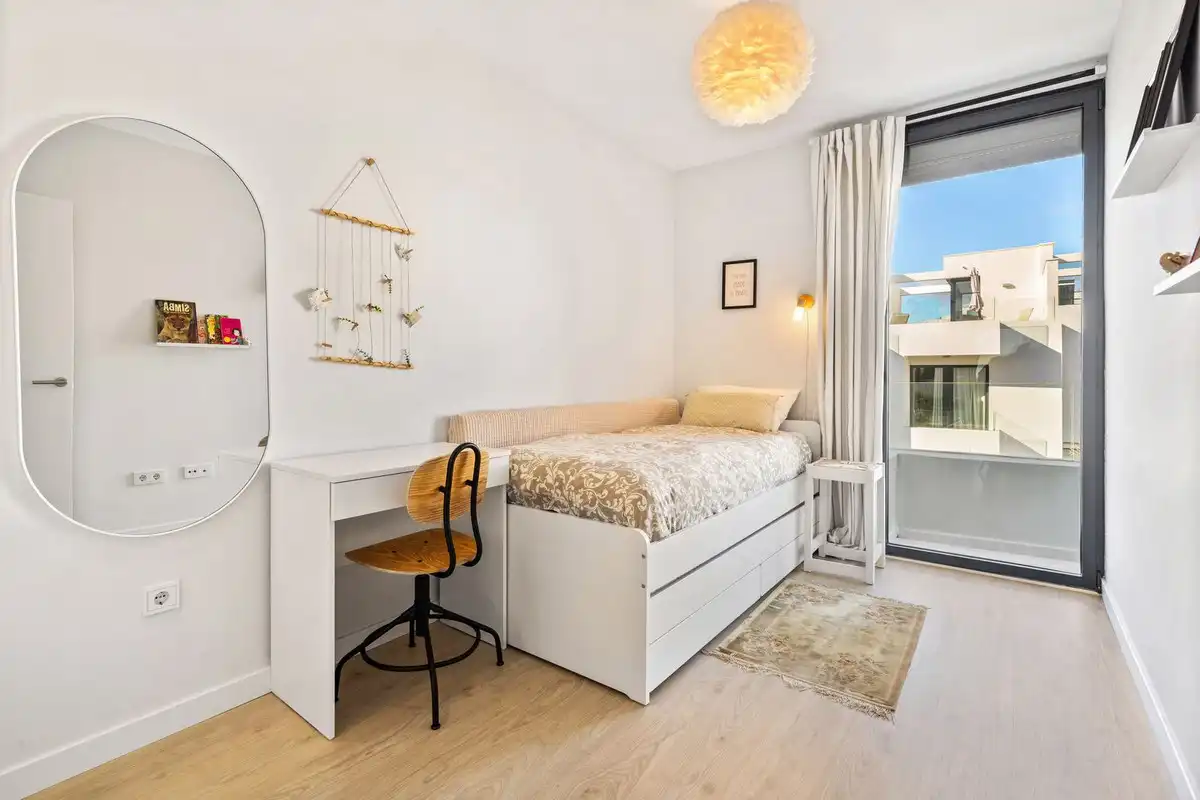 Schlafzimmer von Einfamilien-Reihenhaus zum Verkauf in Fuengirola mit Klimaanlage, Heizung und Terrasse