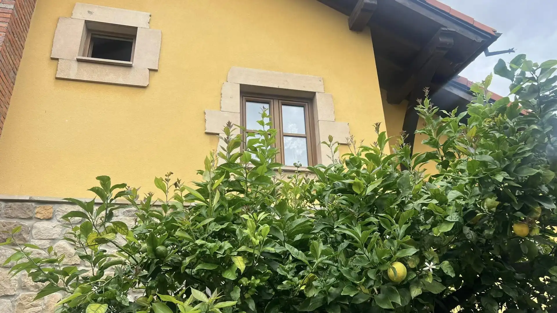Außenansicht von Haus oder Chalet zum Verkauf in Suances mit Heizung, Privatgarten und Parkett
