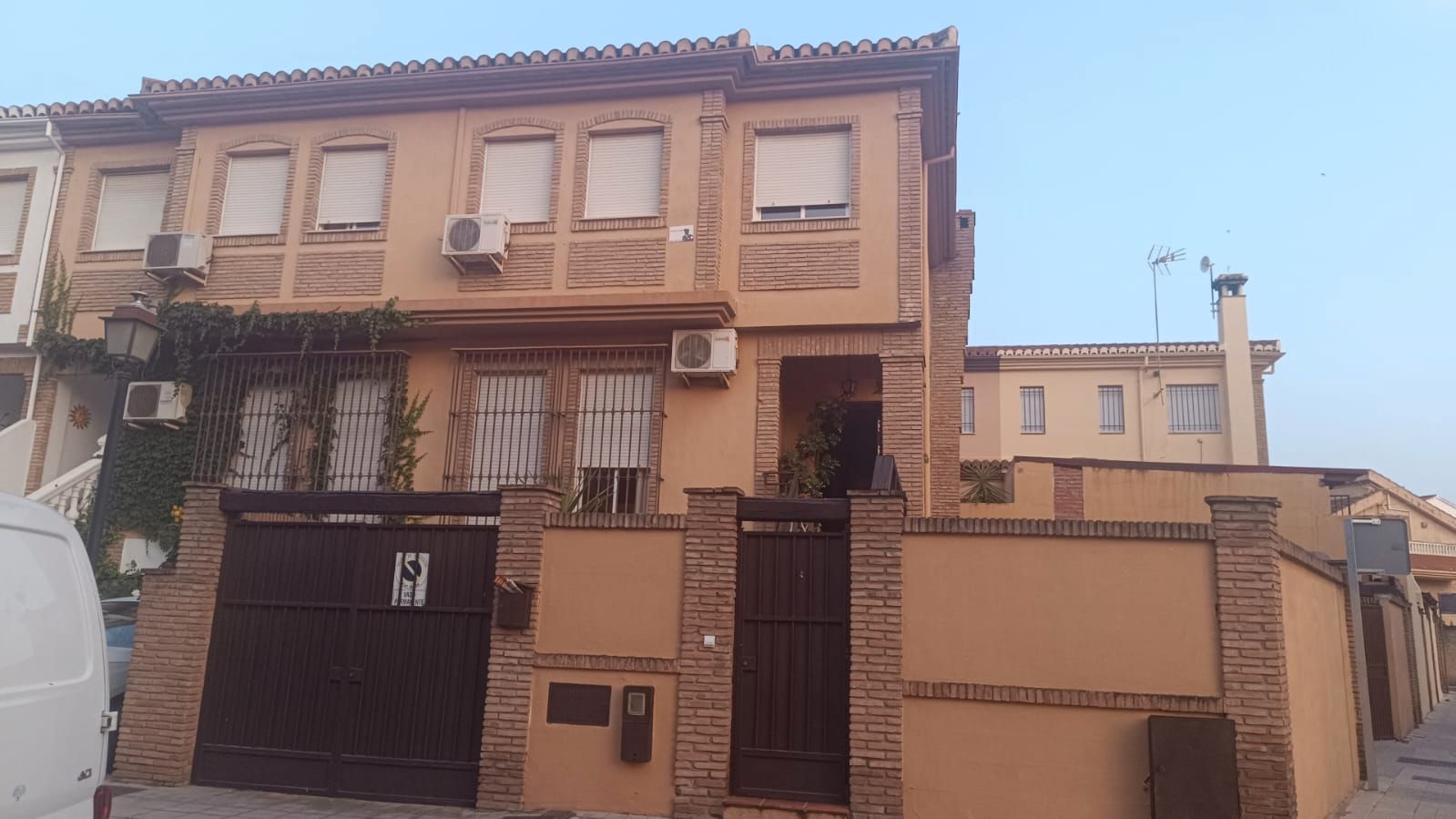 Exterior view of Single-family semi-detached for sale in Las Gabias  with Air Conditioner, Private garden and Terrace