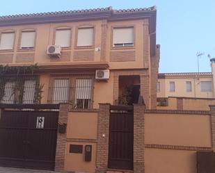 Exterior view of Single-family semi-detached for sale in Las Gabias  with Air Conditioner, Private garden and Terrace