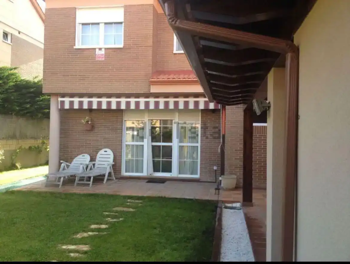 Terrassa de Casa o xalet en venda en Magaz de Pisuerga amb Piscina i Balcó