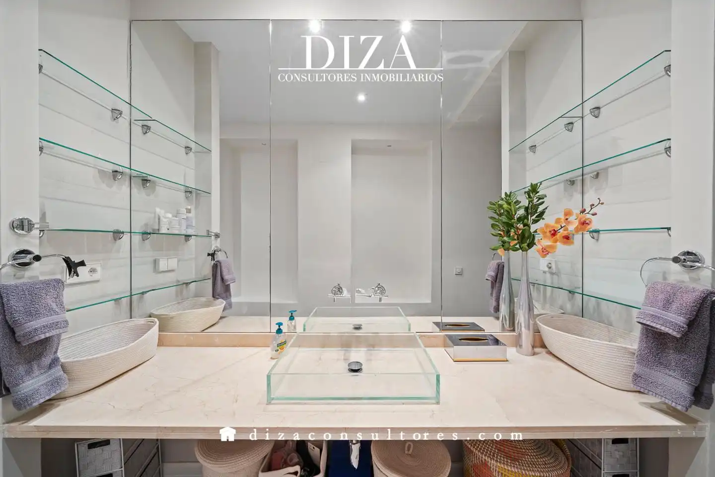 Bathroom of Ground floor for sale in Madrid  with Air Conditioner, Heating and Parquet flooring
