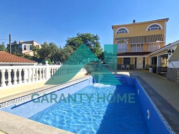 Villa con piscina in vendita a Malpartida de Cáceres