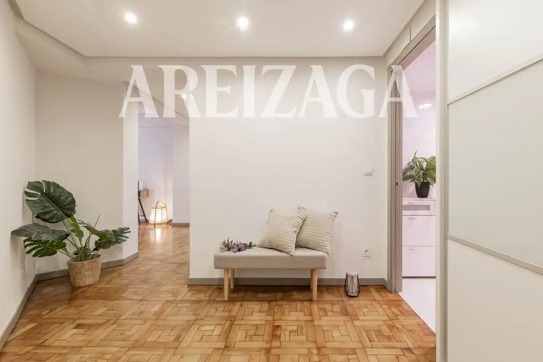Piso en venta en Donostia - San Sebastián  con Calefacción, Terraza y Balcón
