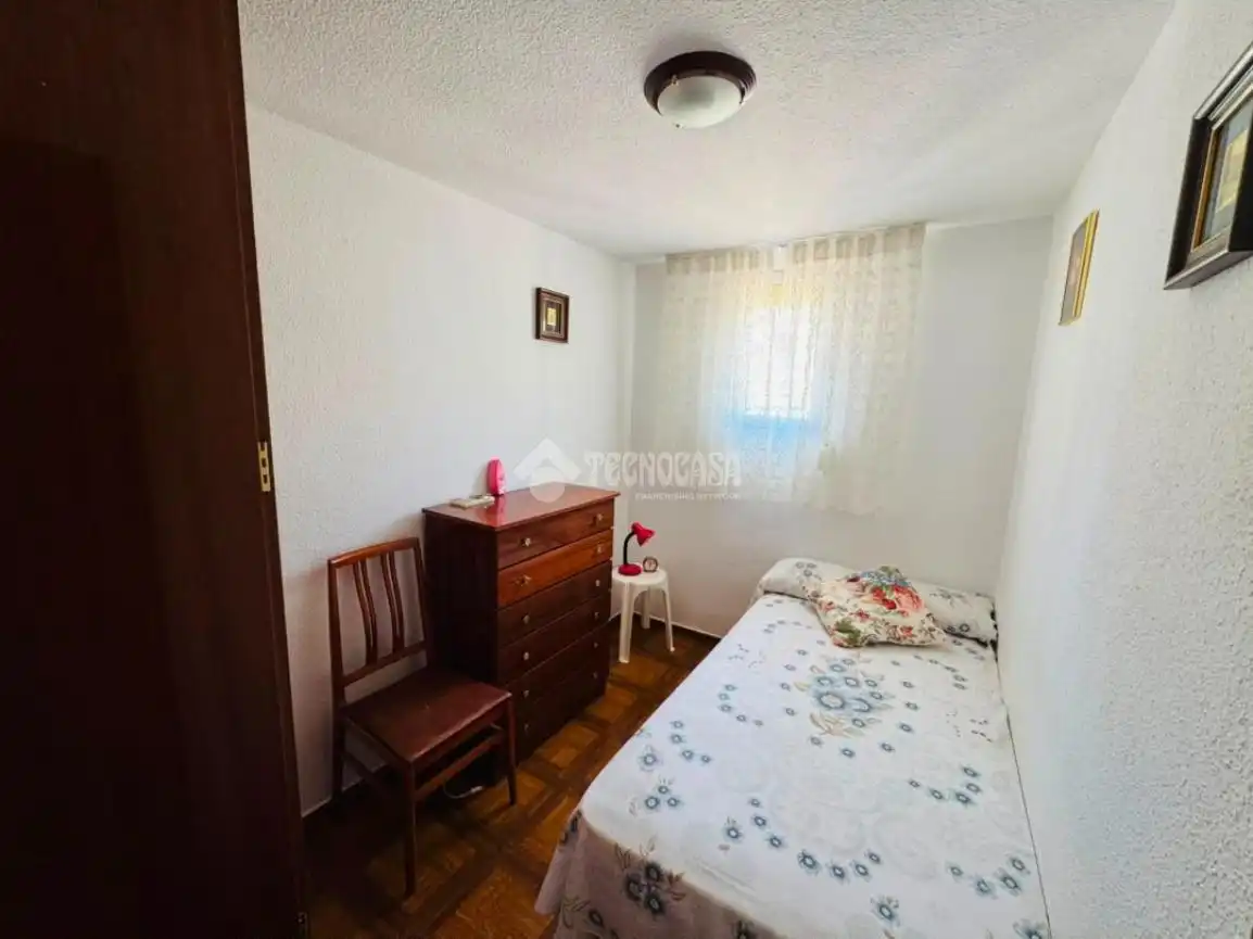 Bedroom of Flat for sale in Madrid