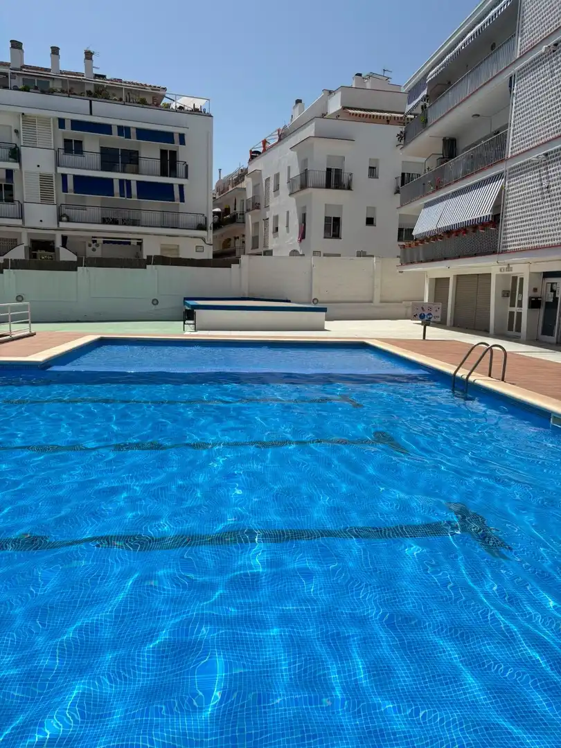 Schwimmbecken von Wohnungen zum Verkauf in Sitges mit Heizung, Privatgarten und Terrasse