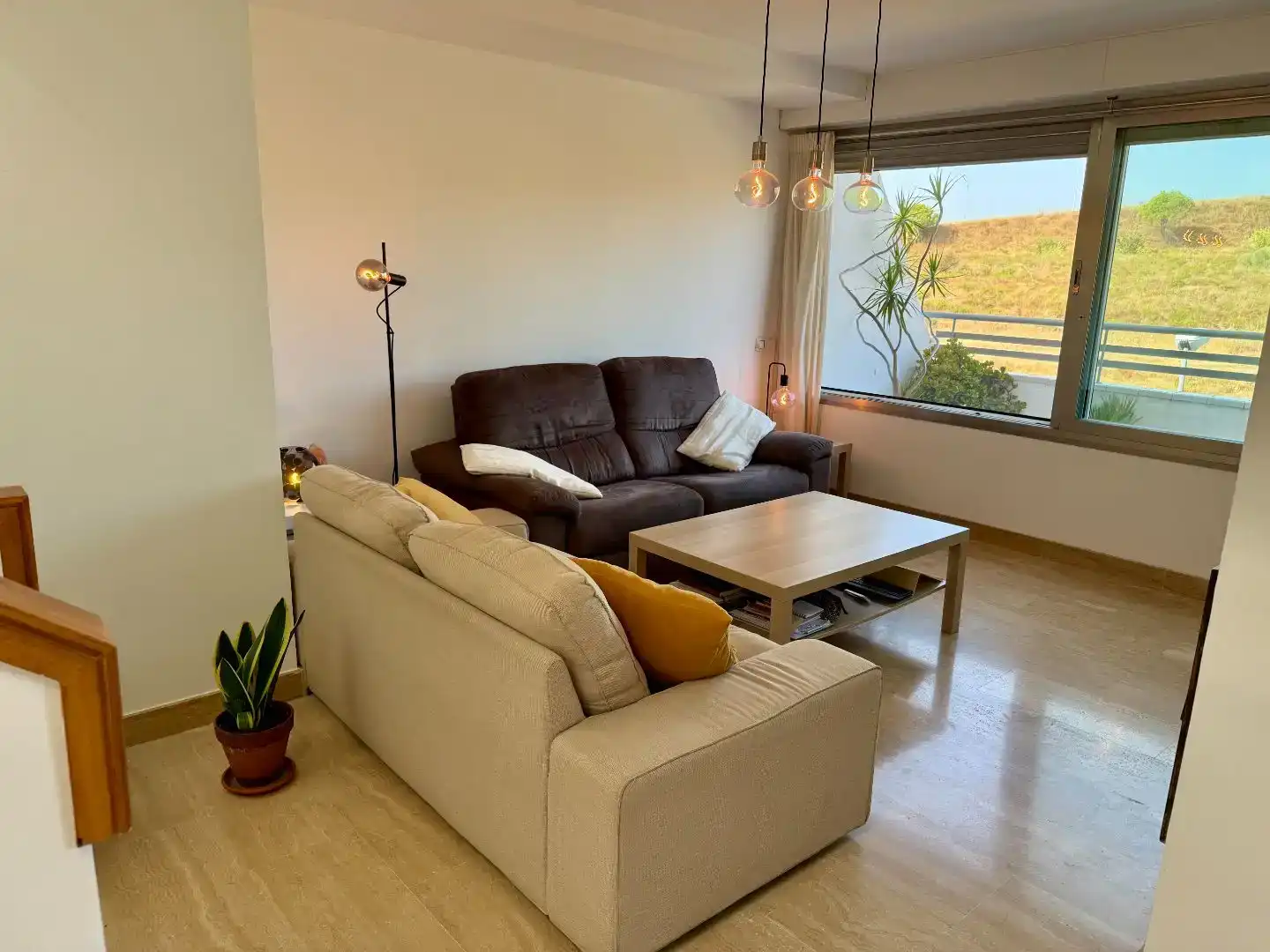 Sala d'estar de Pis en venda en Mijas amb Aire condicionat, Piscina i Balcó