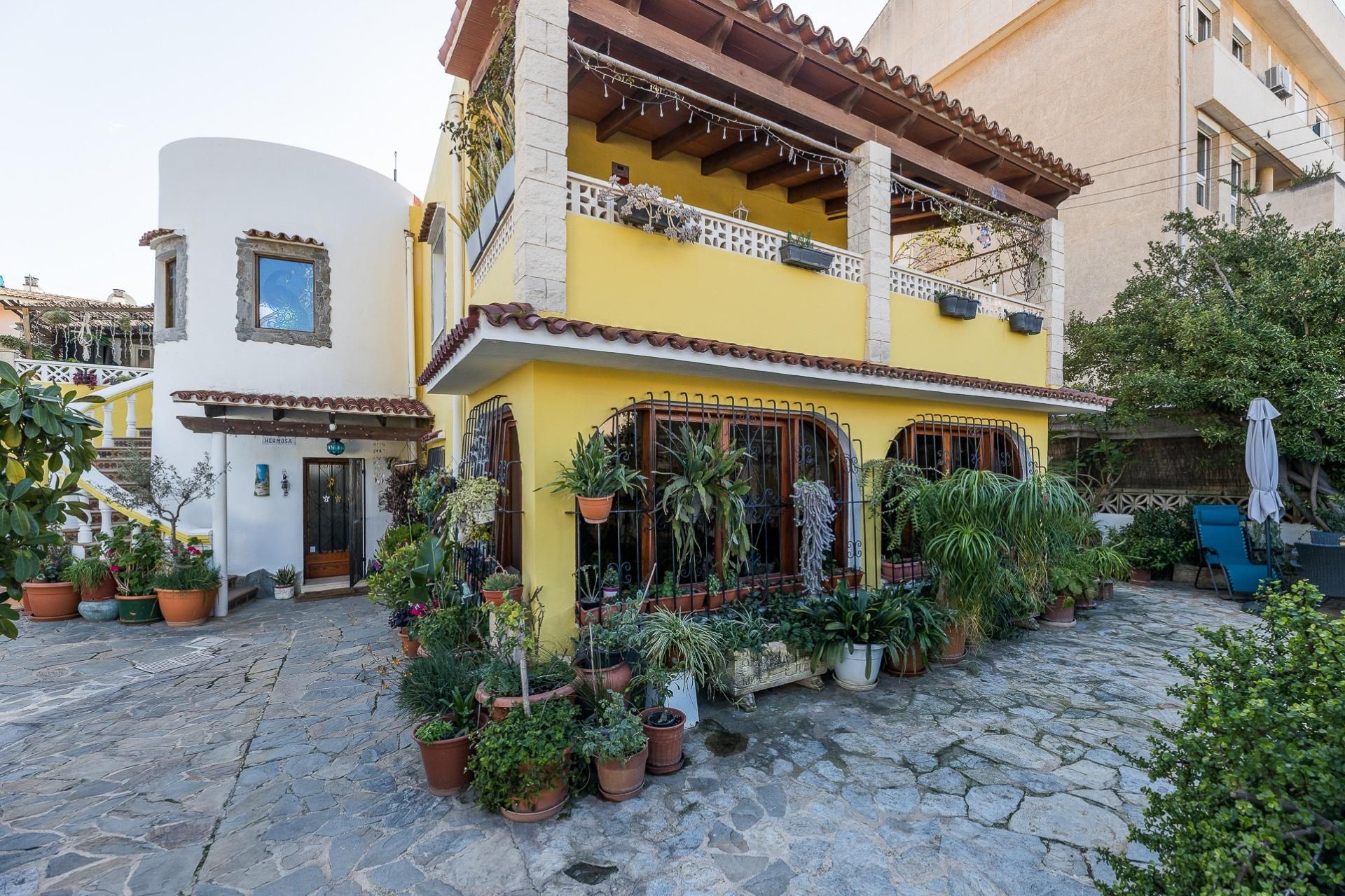 Vista exterior de Planta baixa en venda en Calvià amb Calefacció, Jardí privat i Terrassa
