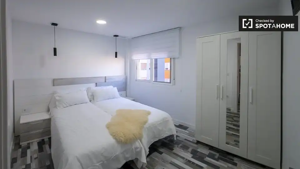Bedroom of Flat for rent in Valencia  with Air Conditioner, Heating and Furnished