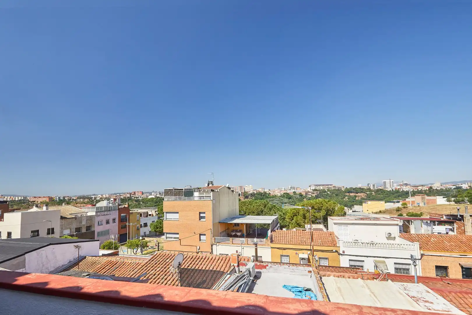 Vista exterior de Casa adosada en venda en Sabadell amb Calefacció i Balcó