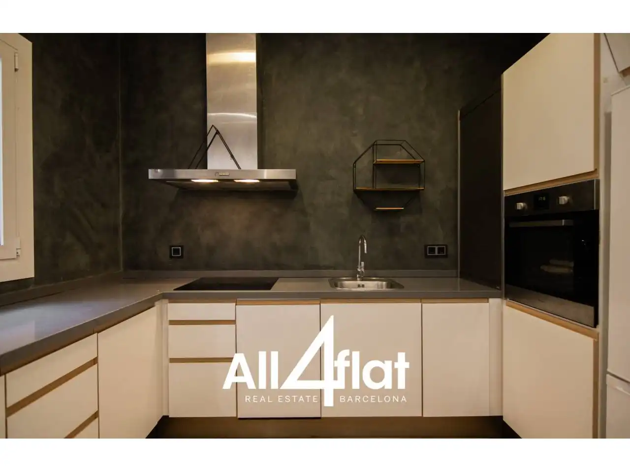 Flat with terrace for sale in Calle Agustí Vell, imagen 4