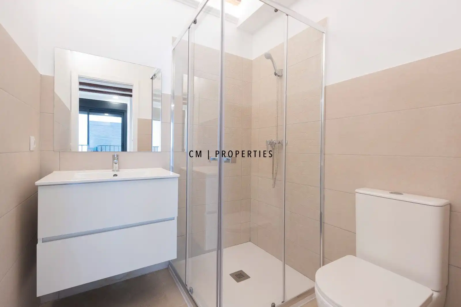Bathroom of Flat for sale in Valencia  with Air Conditioner, Heating and Swimming Pool