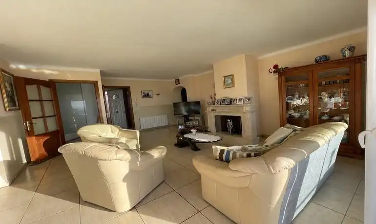 Sala d'estar de Casa o xalet en venda en Roses amb Jardí privat, Terrassa i Balcó